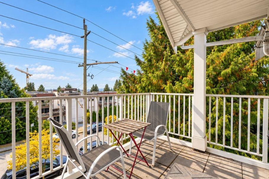 302 128 W 21st Street North Vancouver, BC - 26