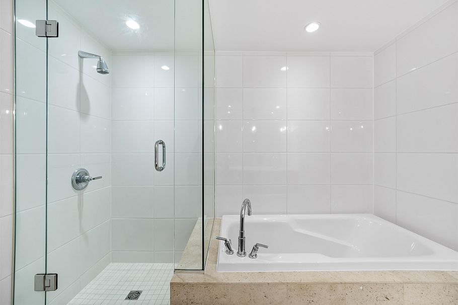 2302 1205 W Hastings Street Vancouver, BC - 23