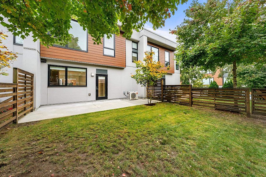 44 3597 Malsum Drive North Vancouver, BC - 31