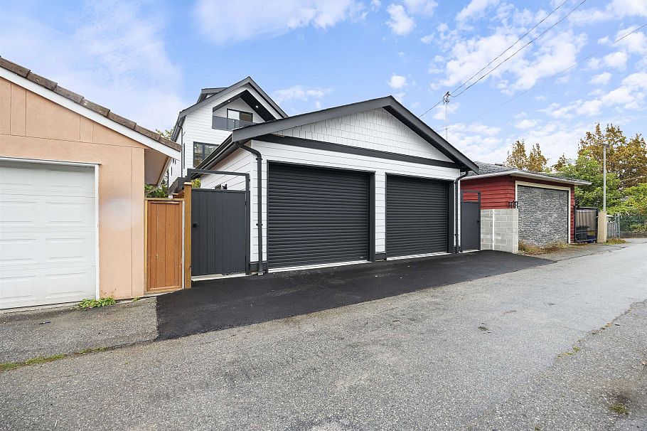 2 2070 E 26th Avenue Vancouver, BC - 1