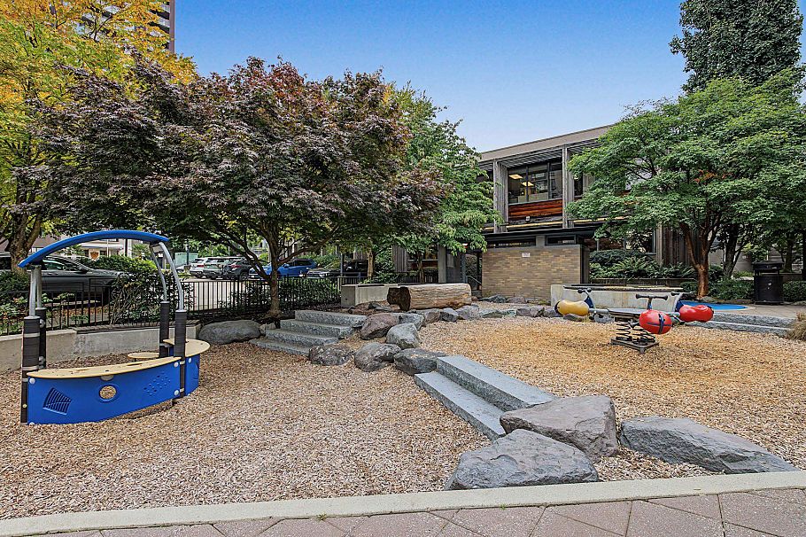 408 158 W 13th Street North Vancouver, BC - 18