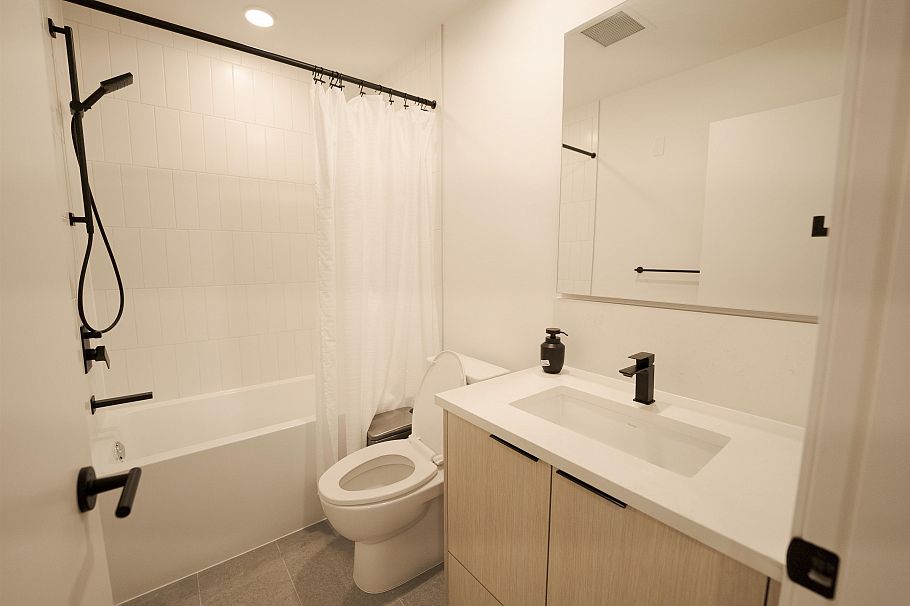 358 422 E 3rd Street North Vancouver, BC - 18