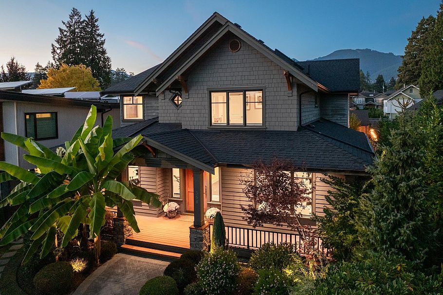 358 W 15th Street North Vancouver, BC - 35