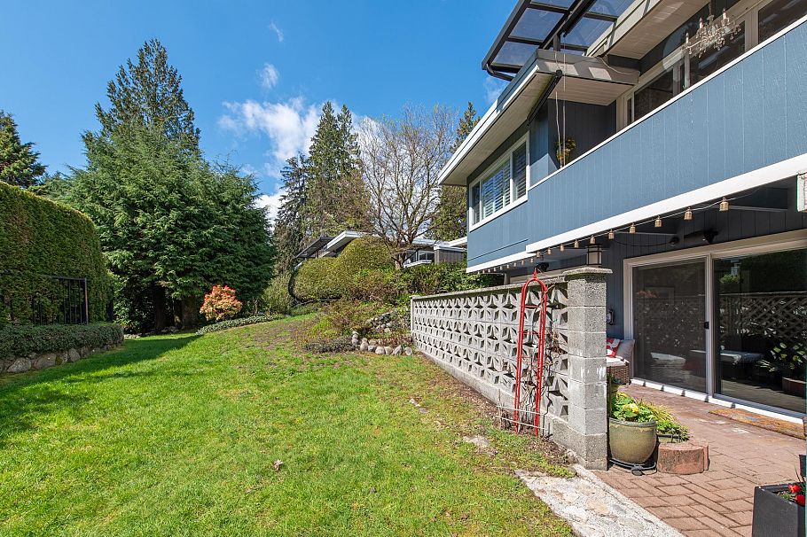 3669 Edgemont Boulevard North Vancouver, BC - 3
