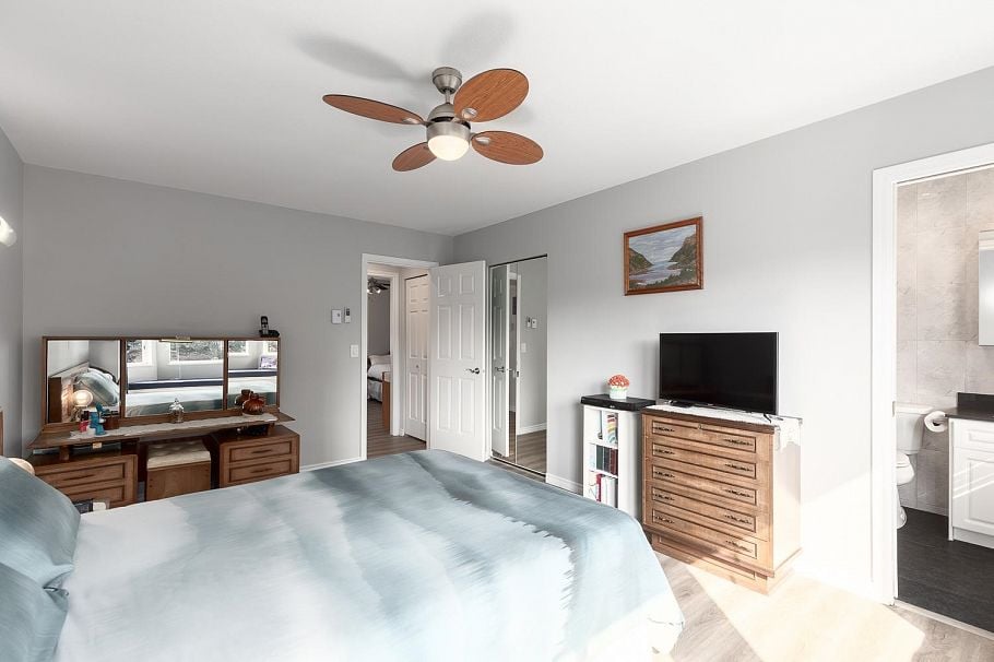 5 3634 Garibaldi Drive North Vancouver, BC - 29