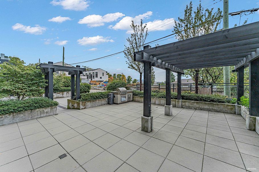 303 625 E 3rd Street North Vancouver, BC - 31