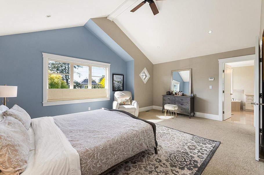 358 W 15th Street North Vancouver, BC - 20