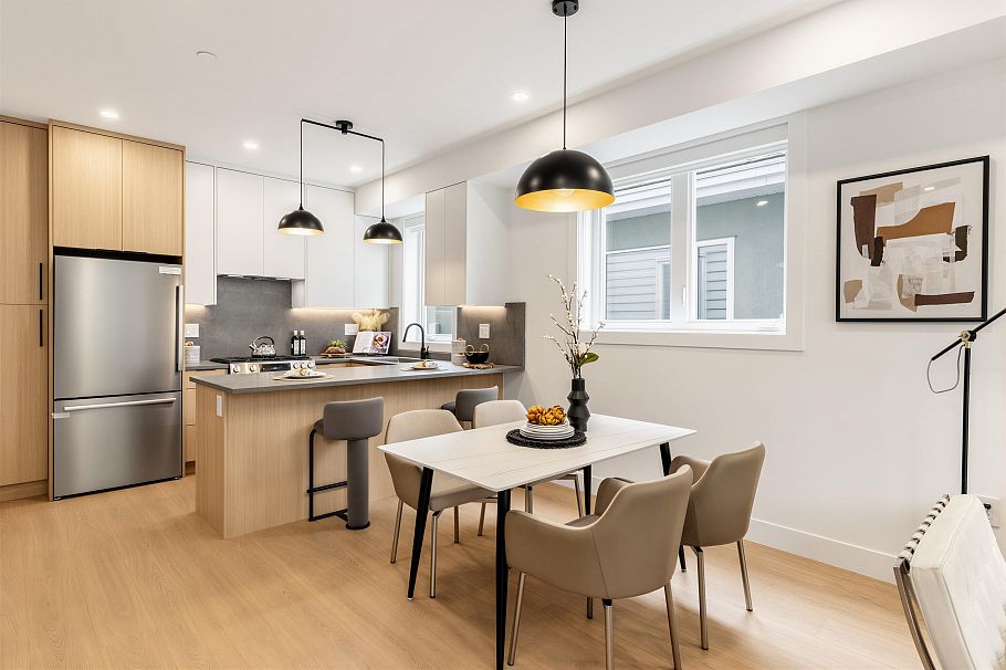 1 3268 E 18 Avenue Vancouver, BC - 4