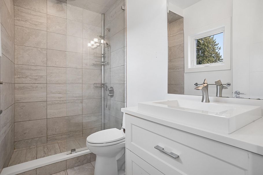 2020 Carson Court North Vancouver, BC - 28