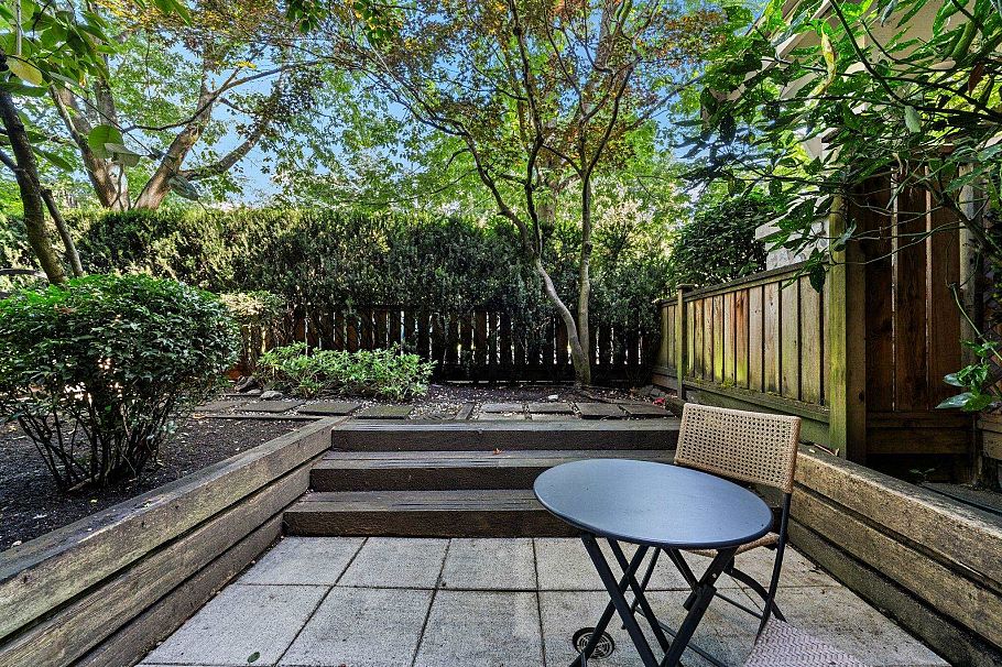 118 365 E 1st Street North Vancouver, BC - 14