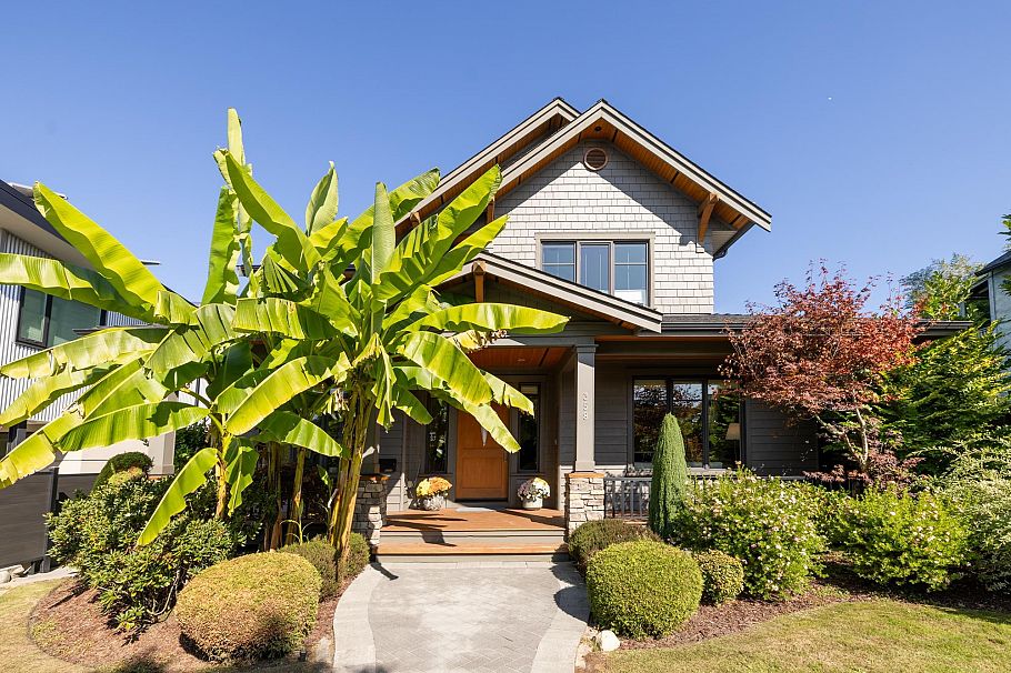 358 W 15th Street North Vancouver, BC - 26