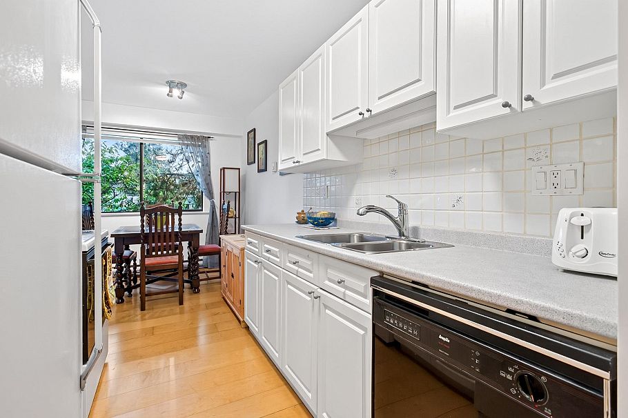 303 1721 St. Georges Avenue North Vancouver, BC - 18