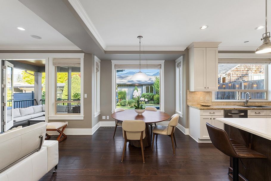 358 W 15th Street North Vancouver, BC - 16
