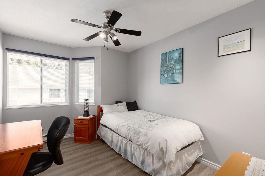 5 3634 Garibaldi Drive North Vancouver, BC - 33