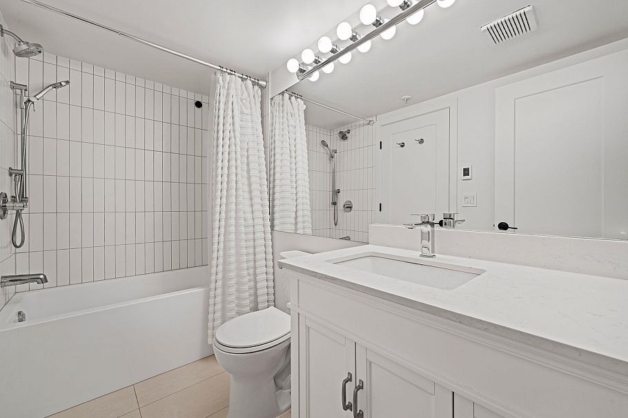 118 365 E 1st Street North Vancouver, BC - 11