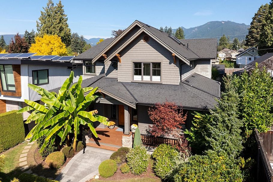 358 W 15th Street North Vancouver, BC - 2