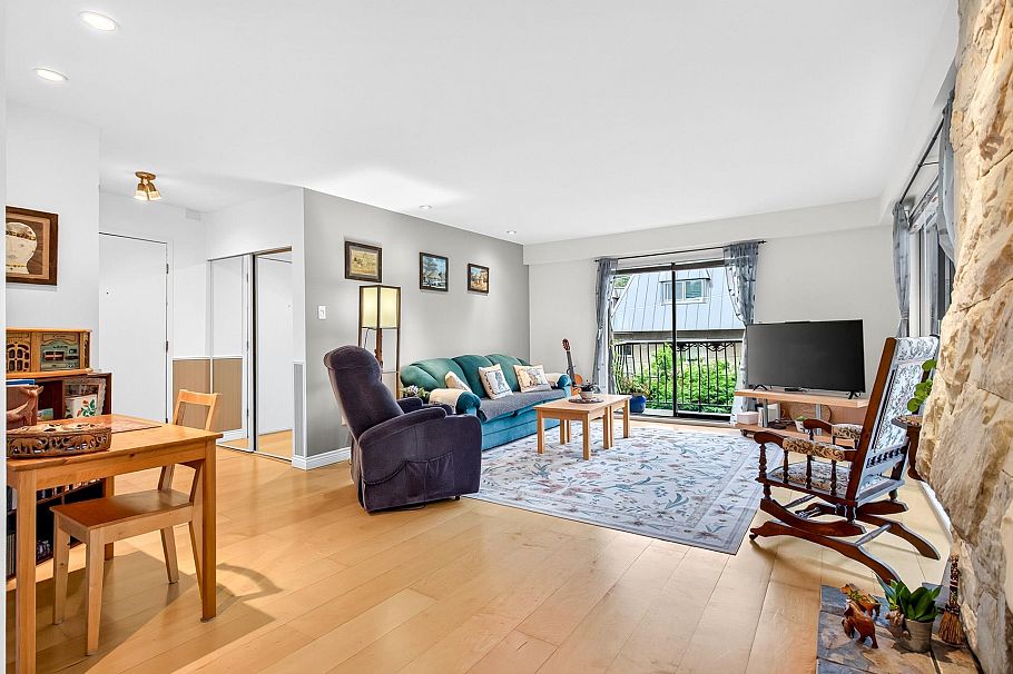 303 1721 St. Georges Avenue North Vancouver, BC - 4