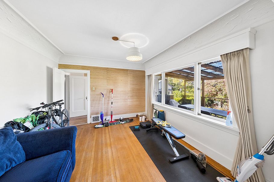 3993 W 10th Avenue Vancouver, BC - 8