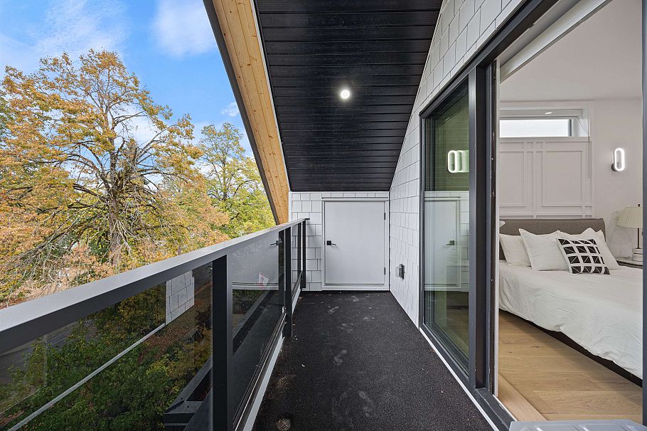 1 2070 E 26th Avenue Vancouver, BC - 27