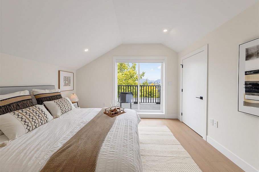 1 3268 E 18 Avenue Vancouver, BC - 30