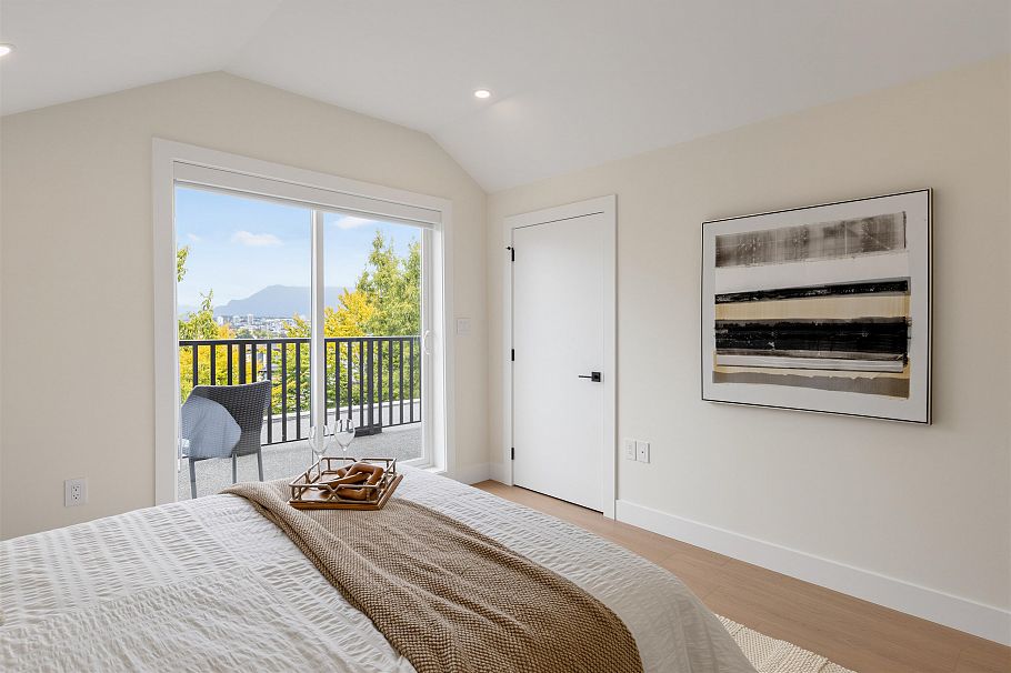1 3268 E 18 Avenue Vancouver, BC - 29