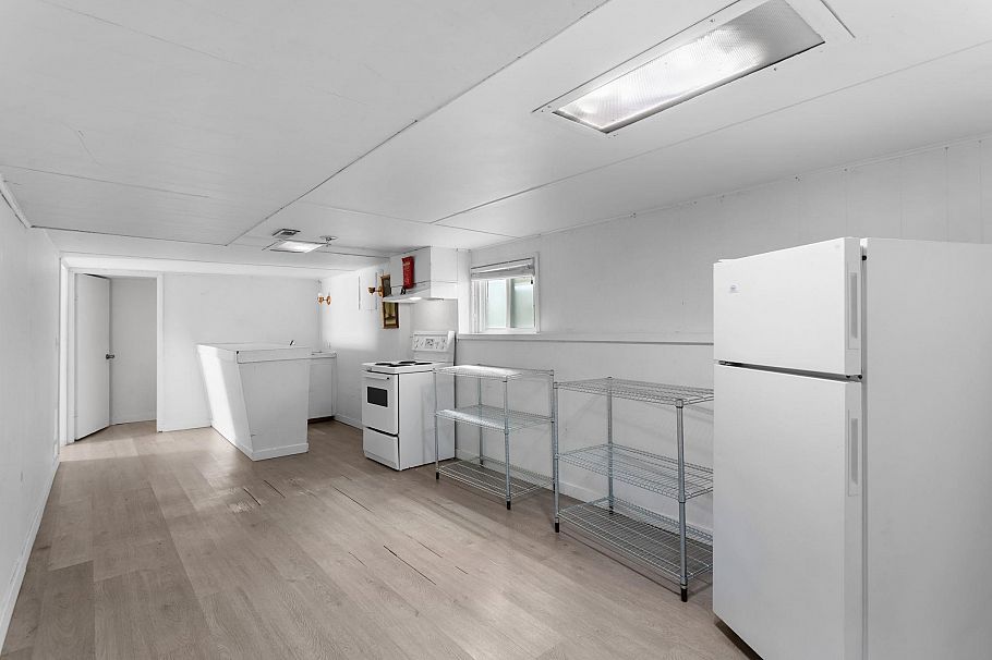 3186 E 28th Avenue Vancouver, BC - 20