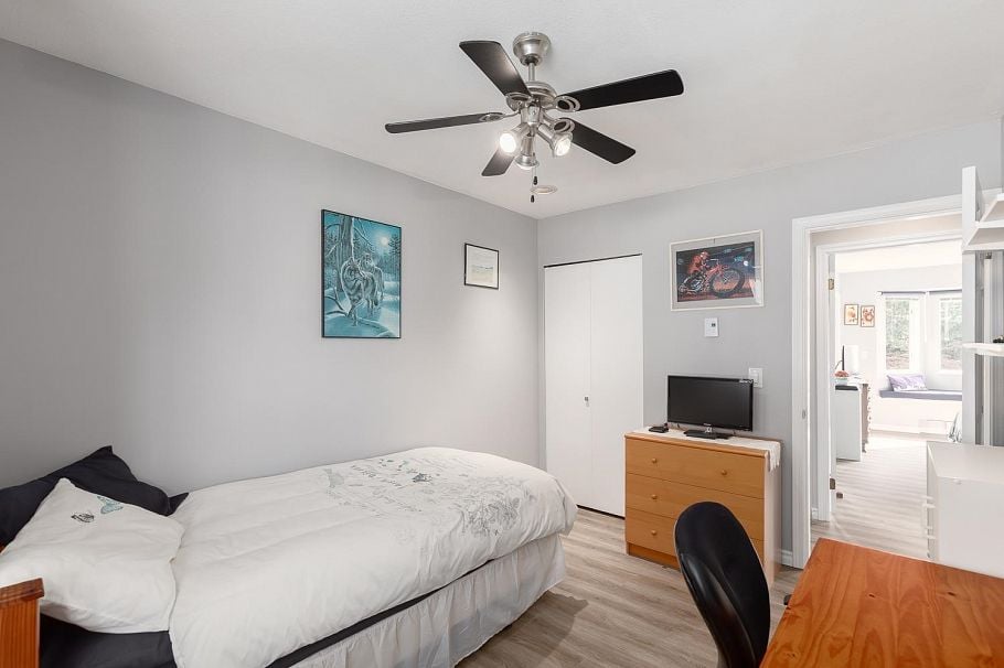 5 3634 Garibaldi Drive North Vancouver, BC - 34