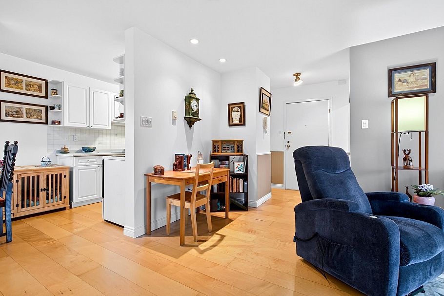 303 1721 St. Georges Avenue North Vancouver, BC - 14