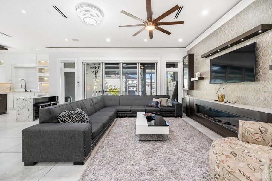 3419 E 48th Avenue Vancouver, BC - 9
