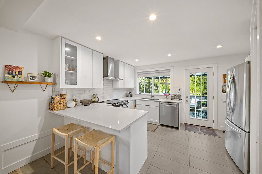 929 E 30th Avenue Vancouver, BC - 2
