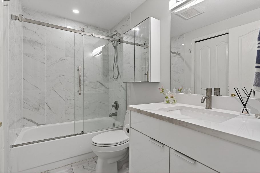 204 3151 Woodbine Drive North Vancouver, BC - 11