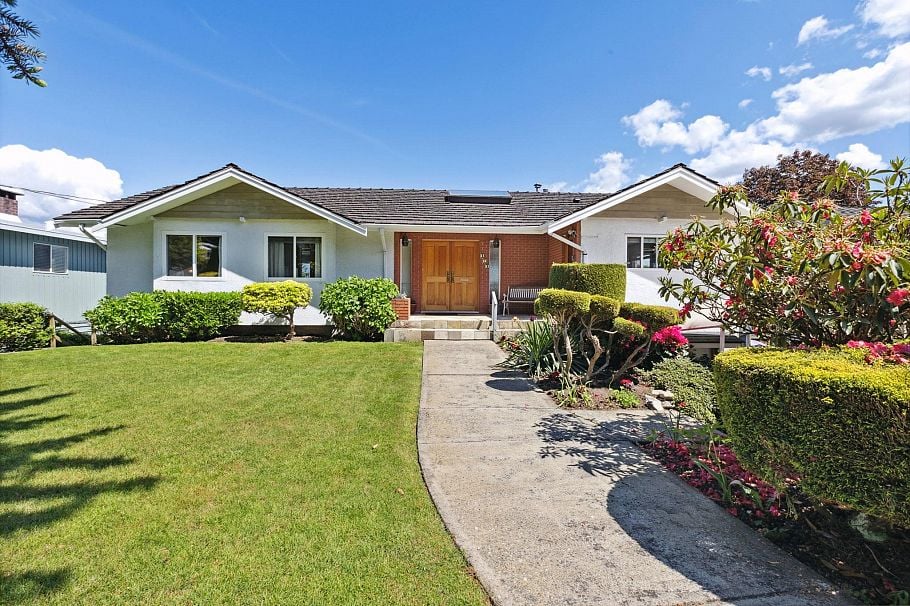 474 Fairway Drive North Vancouver, BC - 1