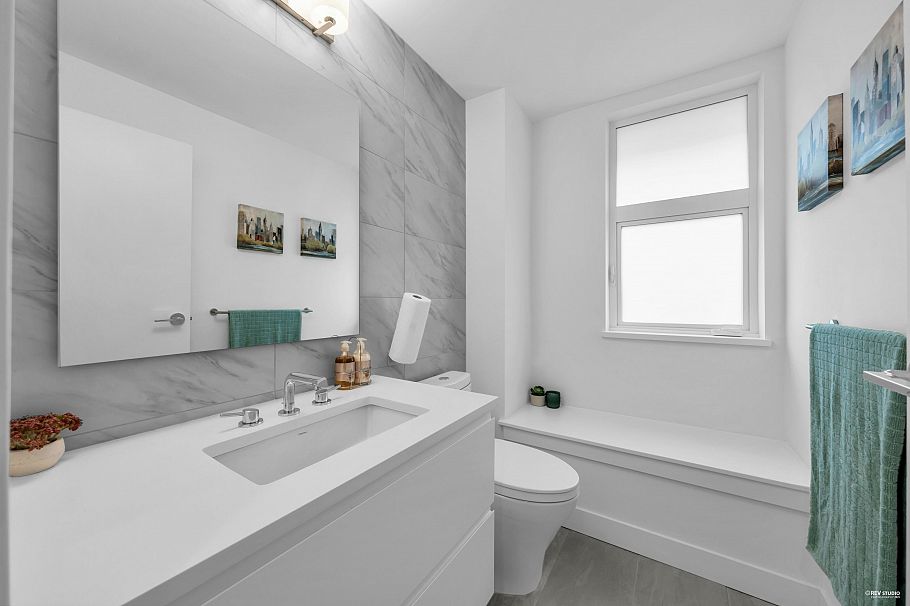 227 2060 Curling Road North Vancouver, BC - 17