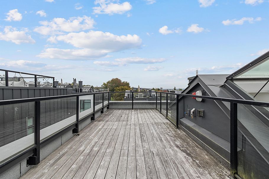 7615 Yukon Street Vancouver, BC - 2