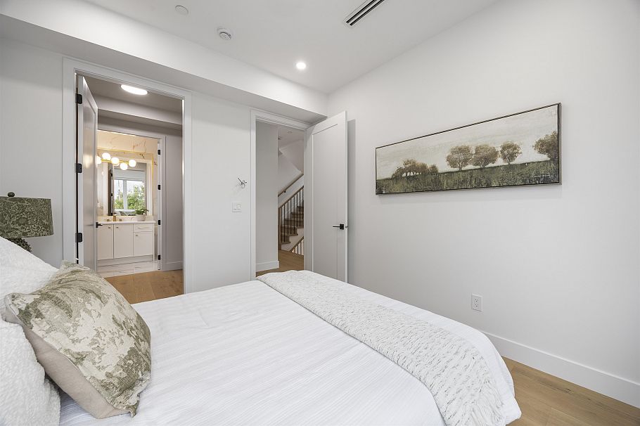 1 2070 E 26th Avenue Vancouver, BC - 16
