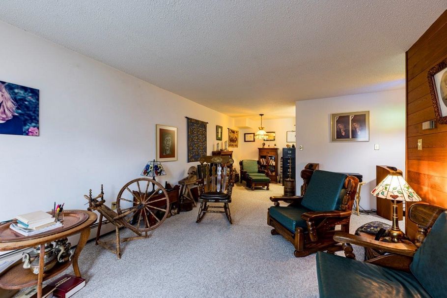 302 250 W 1st Street North Vancouver, BC - 4
