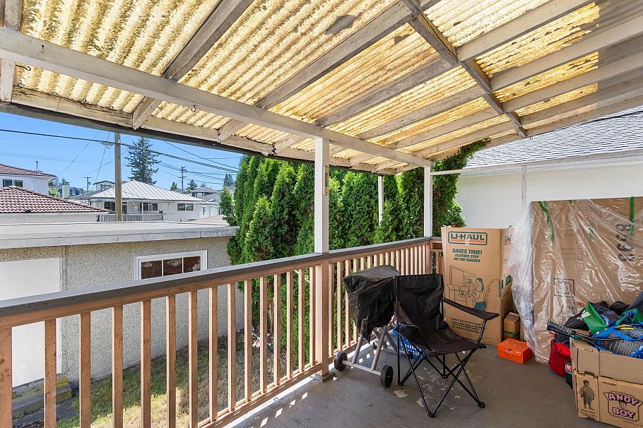 3186 E 28th Avenue Vancouver, BC - 35