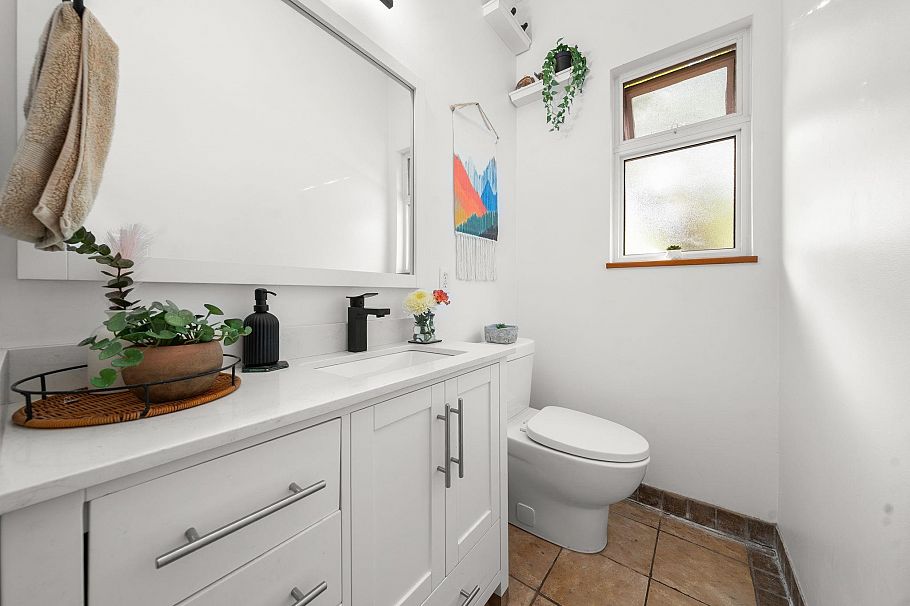 1952 Chesterfield Avenue North Vancouver, BC - 25