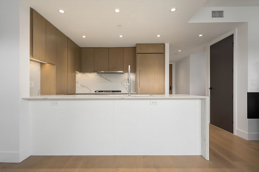 308 5089 Quebec Street Vancouver, BC - 5