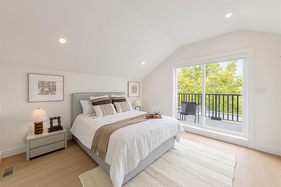 1 3268 E 18 Avenue Vancouver, BC - 25