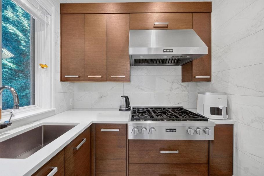 1568 W 32nd Avenue Vancouver, BC - 12