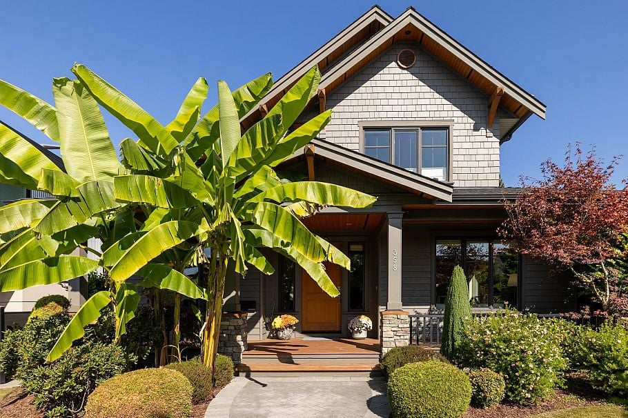 358 W 15th Street North Vancouver, BC - 1