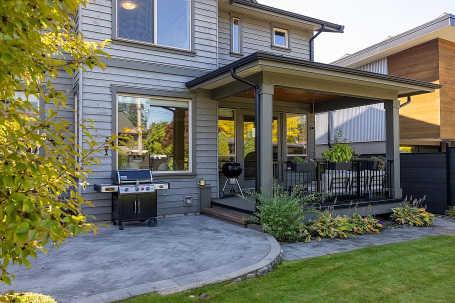 358 W 15th Street North Vancouver, BC - 29