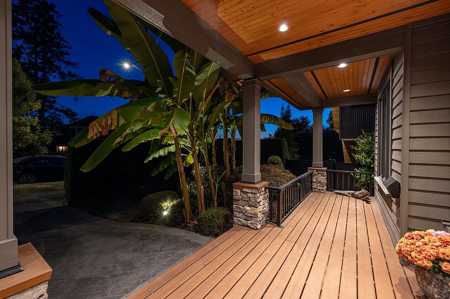 358 W 15th Street North Vancouver, BC - 34