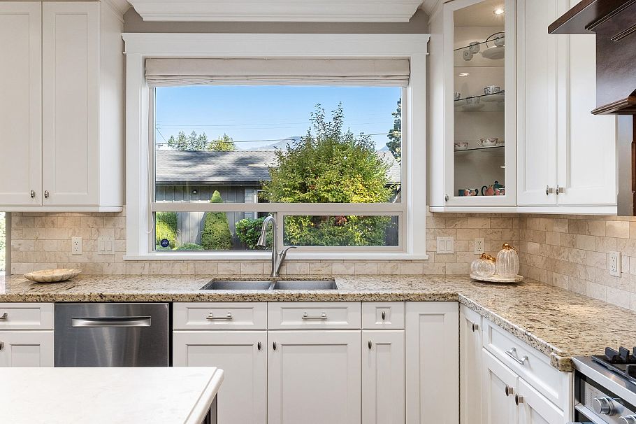 358 W 15th Street North Vancouver, BC - 14