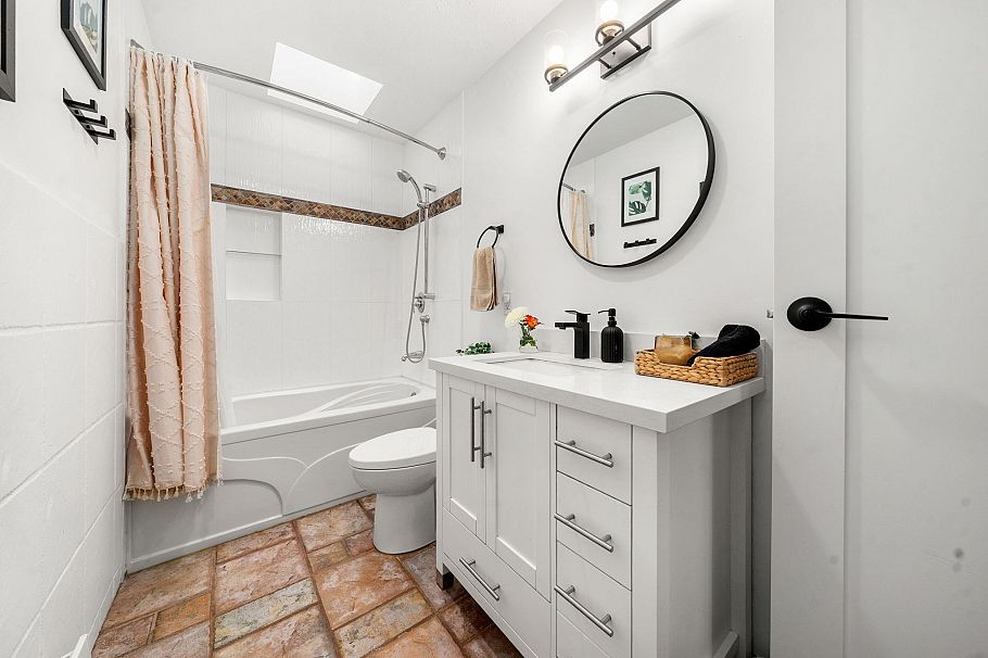 1952 Chesterfield Avenue North Vancouver, BC - 17