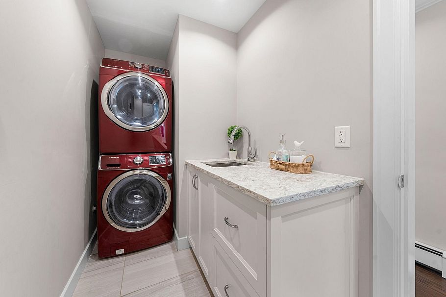 1259 W Keith Road North Vancouver, BC - 33
