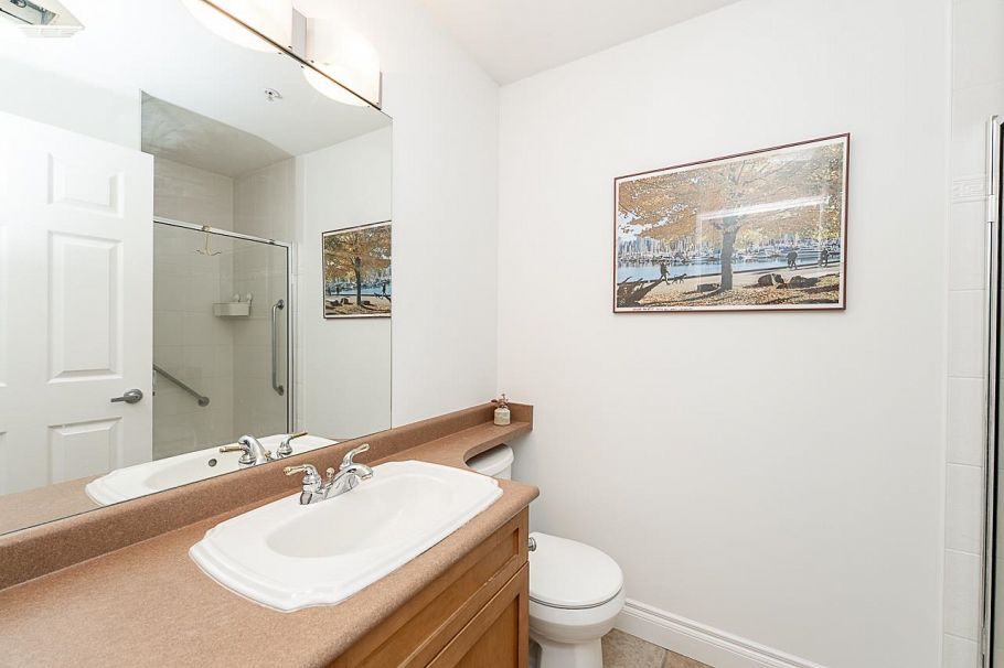302 128 W 21st Street North Vancouver, BC - 25