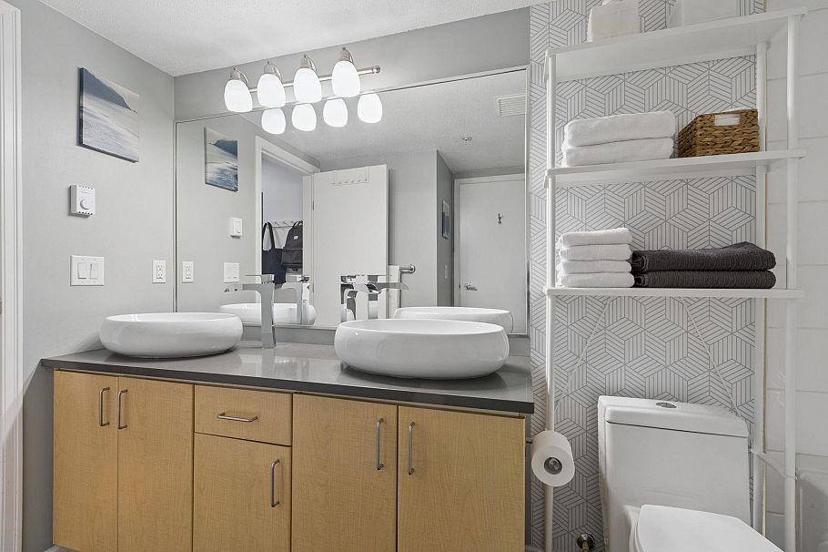 112 147 E 1st North Vancouver, BC - 16