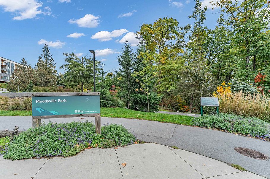 303 625 E 3rd Street North Vancouver, BC - 36